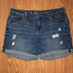Jennifer Lopez woman’s shorts